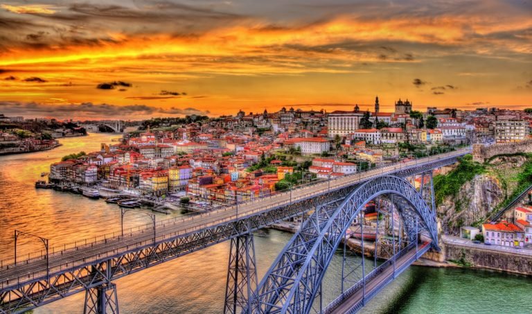 Ponte-Dom-Luis-Porto-Portugal-shutterstock_350396054-768x453